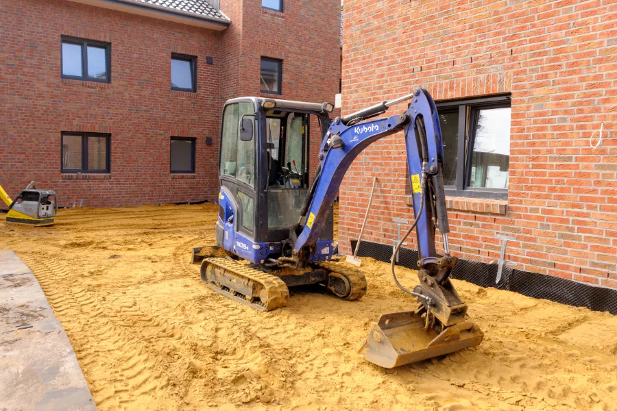 Ein Bagger auf einer Baustelle.