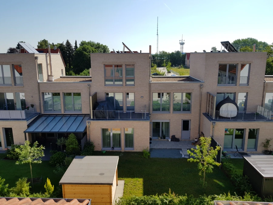 Mehrere Reihenhäuser mit Garten